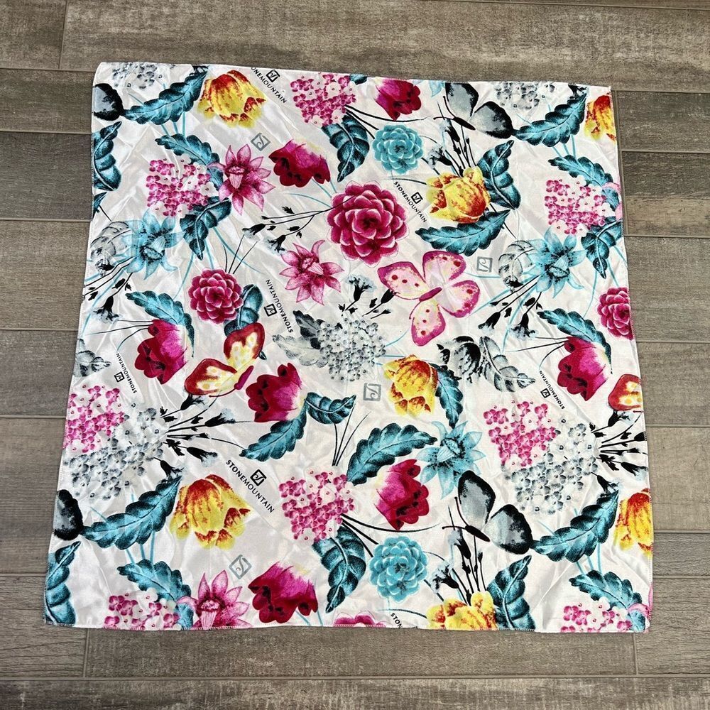 Women’s Stone Mountain white floral Butterfly scarf.